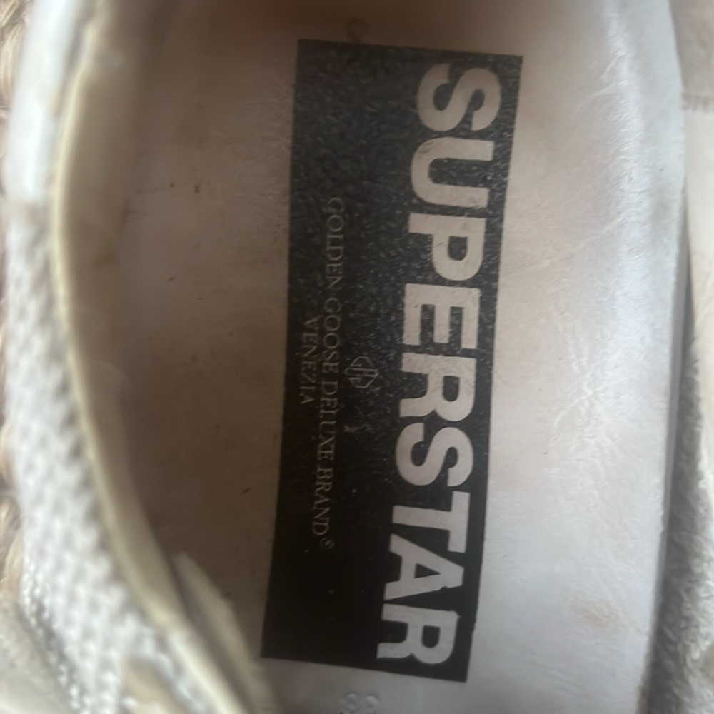 Golden Goose SUPERSTAR
Size 38 - Picture 4 of 5